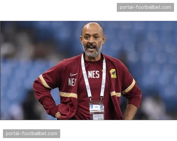 教练视角:诺丁汉森林主帅接受专访,解释其为何坚持4-4-2平行防线 教练视角:诺丁汉森林主帅接受专访,解释其为何坚持4-4-2平行防线